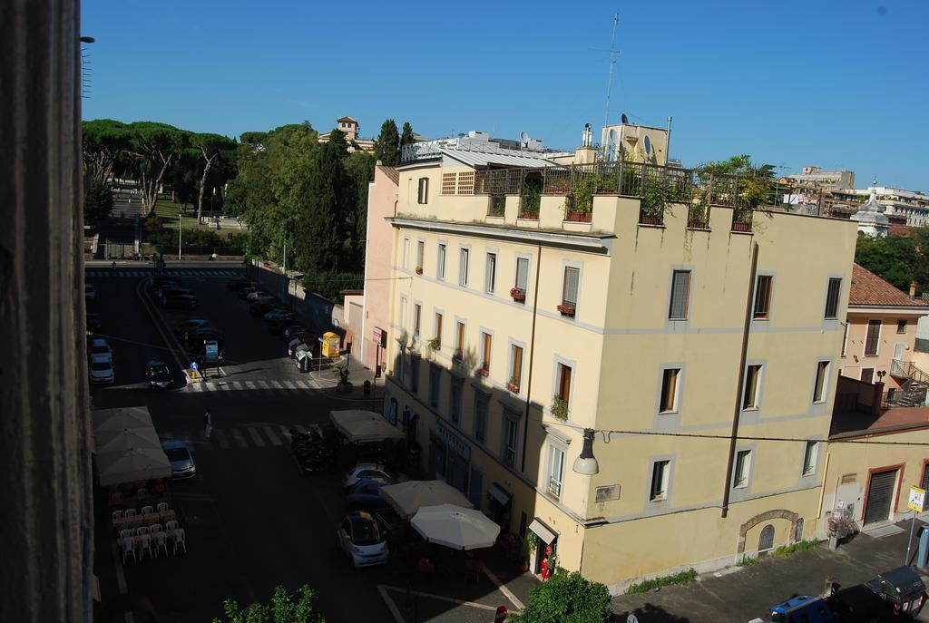 Su Al Celio - Colosseo Bed and Breakfast Roma Habitación foto